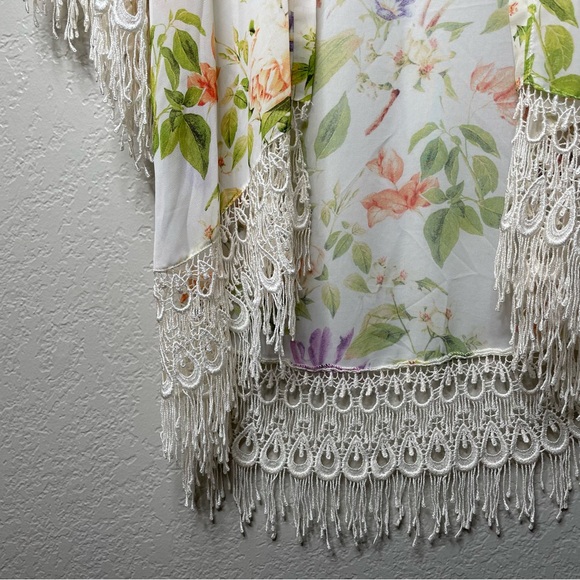 Show Me Your Mumu Metzler Kimono in Flower Press Floral Pattern Embroidered Trim - Picture 8 of 16